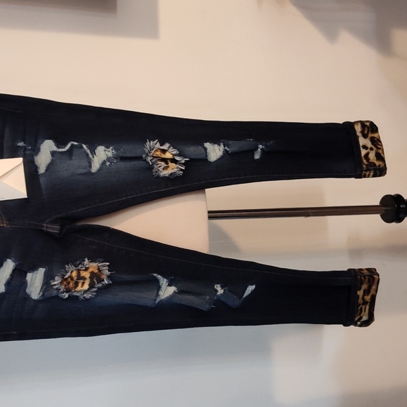 KanCan Mid Rise Leopard Ankle Skinny Jeans - Size 26 - Picture 1 of 10